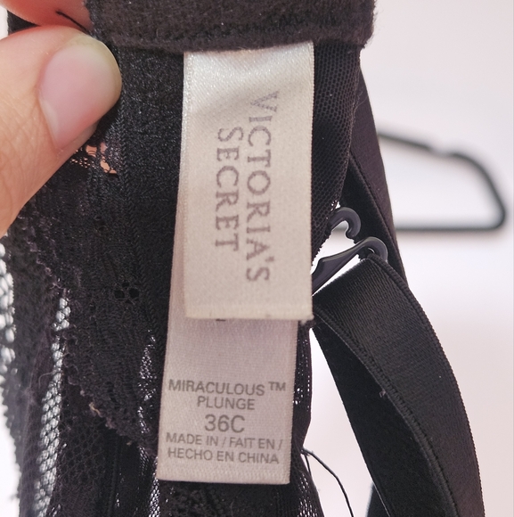 Vintage: Victoria's Secret Black & Nude Lace Miraculous Plunge Bra, Size 36C - Picture 3 of 4